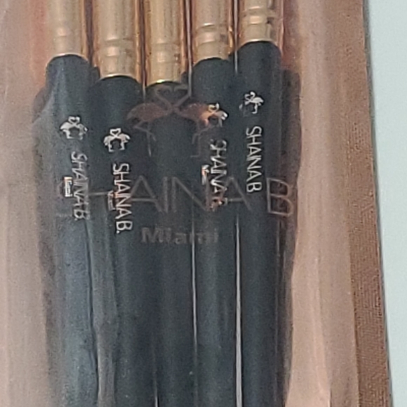 SHAINA B. Miami
5 Piece Brush Set -
Brushes: C - Picture 2 of 6